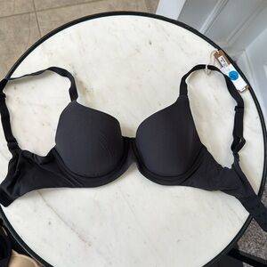 SKIMS fits everybody bra 32C